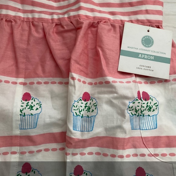 New: Martha Stewart Cupcake Apron - Picture 2 of 3